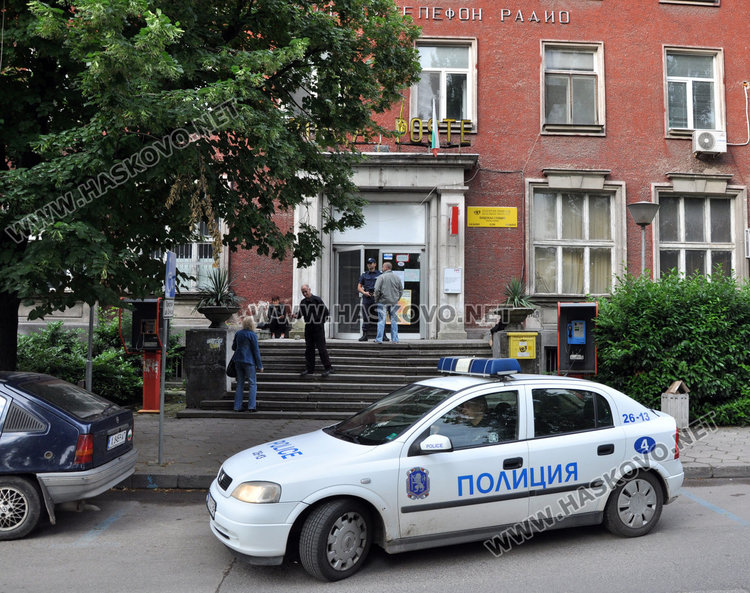 Обир в Пощата в Хасково тази нощ, полиция блокира района