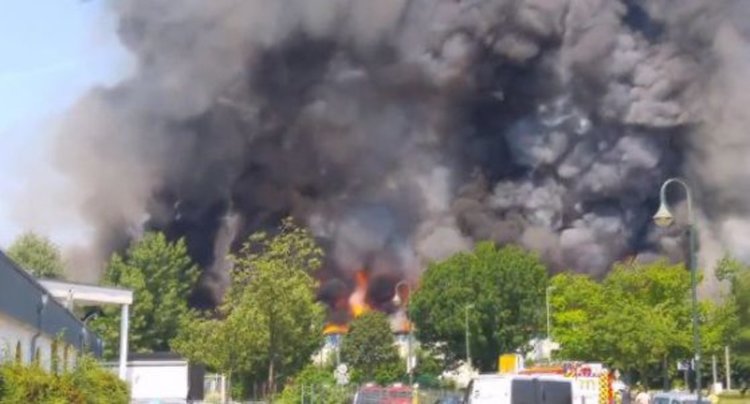 Пожар в бежански лагер в Германия, 25 са ранени