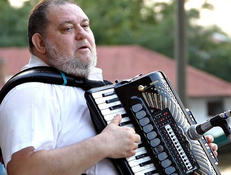 Със заря поздравиха акордеониста Иван Милев