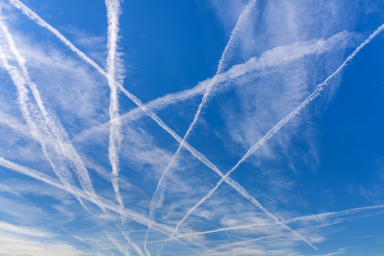 Контрейлс все пак влияят на климата, установиха учени