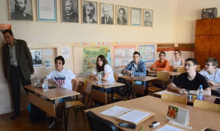Обявяват първо класиране за прием в гимназиите