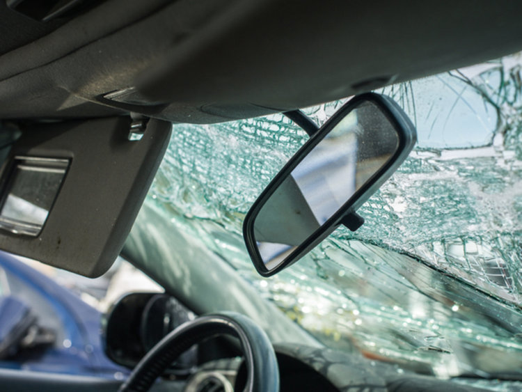 Хонда” отнесе двама пешеходци 