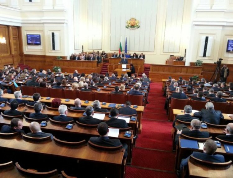 Депутатите осъдиха атентата на летището в Истанбул  