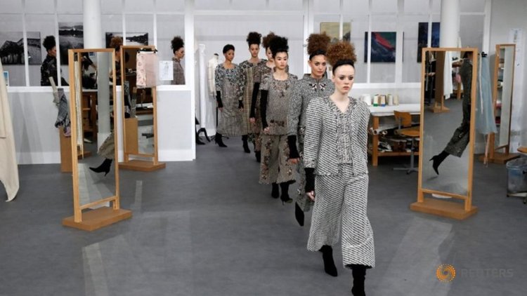Ла ви е жоли. Chanel показва висша мода в ателие (видео)