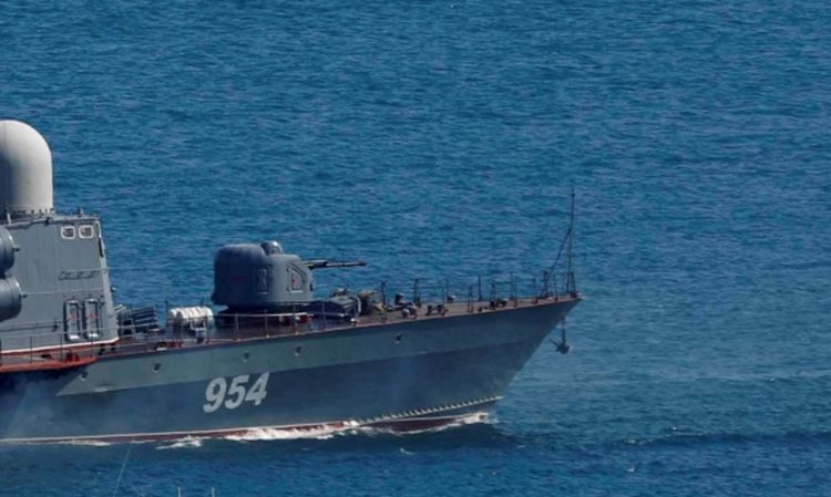 Турция отвори Босфора за транзитно минаващи танкери