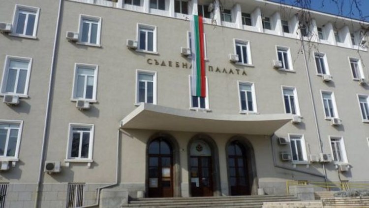 Протест в Стара Загора за освобождаването на 18-годишна, убила изнасилвача си