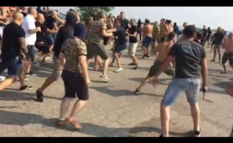 Футболни фенове се биха на магистрала "Тракия"