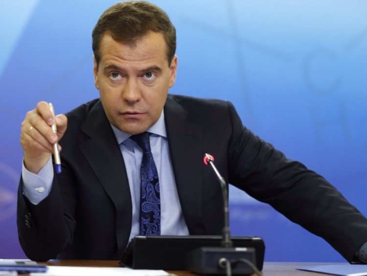 160 000 руснаци искат оставка на Медведев, обидил учителите
