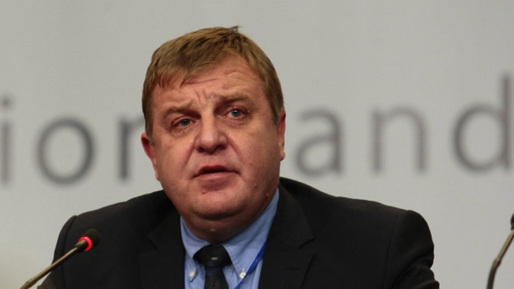 Каракачанов: Само България се поддаде на натиска на Турция