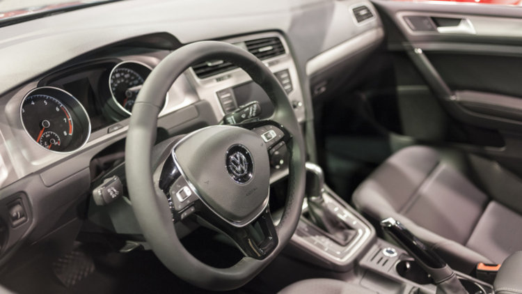 Производството на VW Golf спира поне за седмица