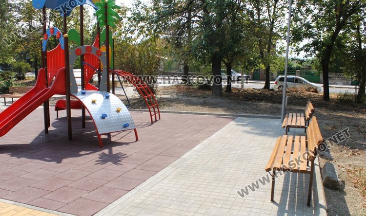 Обновиха изцяло детската площадка в кв."Марийно"