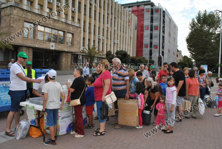 РИОСВ предаде 100 кг. хартия и подари 20-те книжки на библиотеката 
