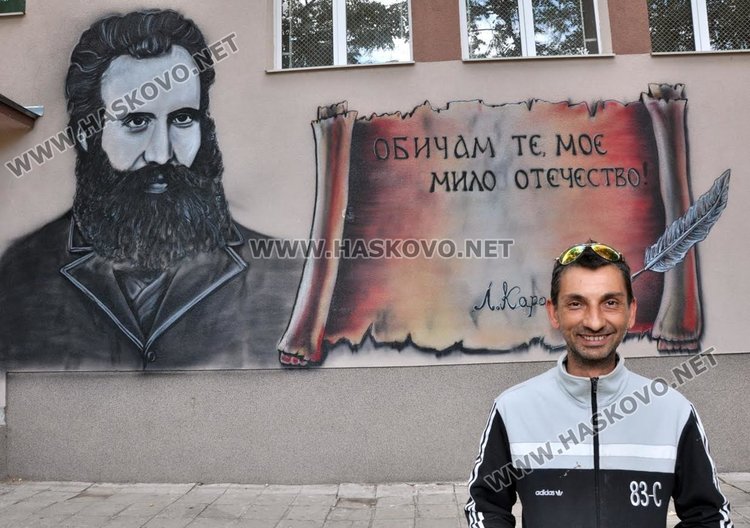 Димитровградските училища - с портрети на своите патрони върху фасадите