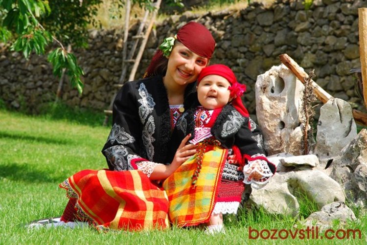 Ревю-спектакъл в Историческия музей, показва богатството на родопските носии