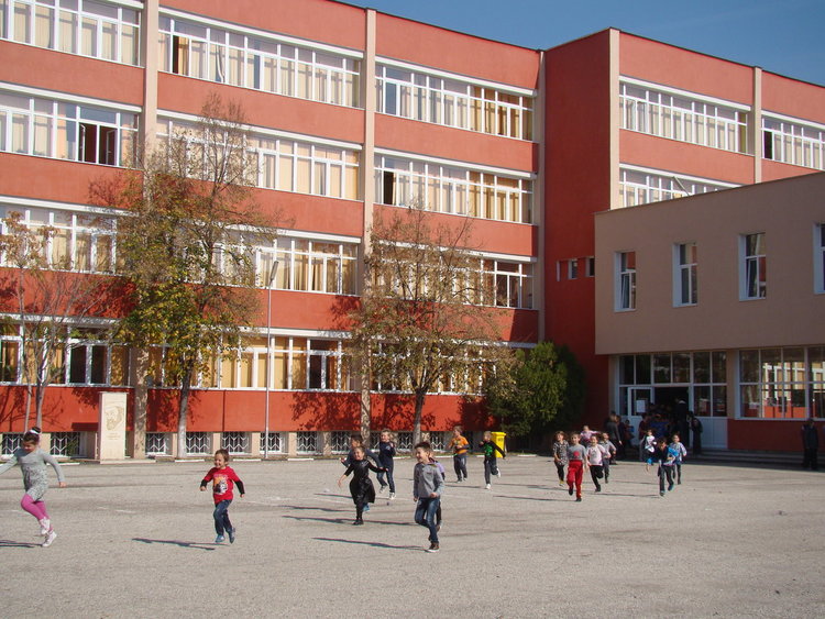 Двама преподаватели от ОУ П.Славейков отличени в национален конкурс за поезия