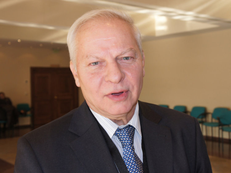 Бивш министър, светило в кардиологията, с договор в МБАЛ Хасково