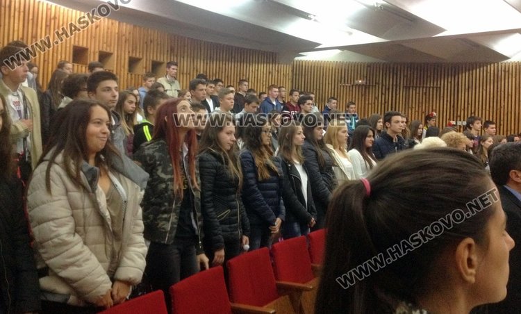 Вицепрезидентът Попова в Смолян: Демокрацията е начин на живот, разочарована съм от политиците