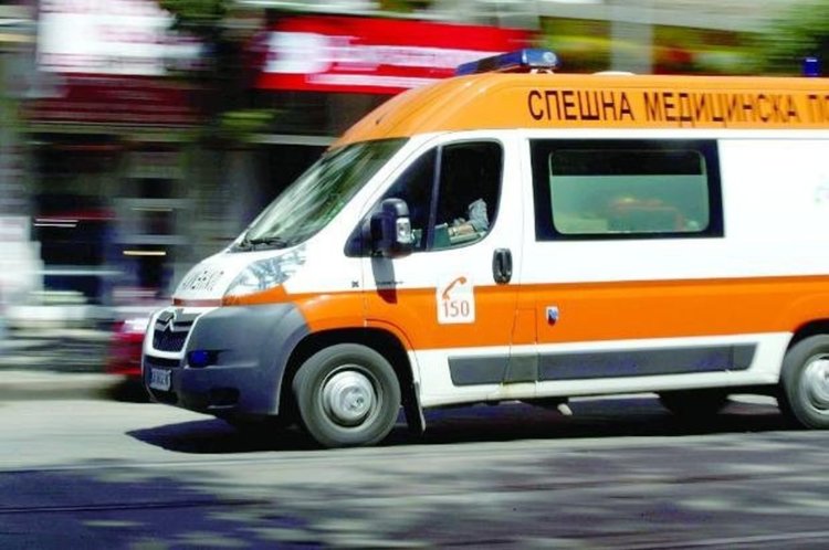 Работник се потроши жестоко след падане от обект