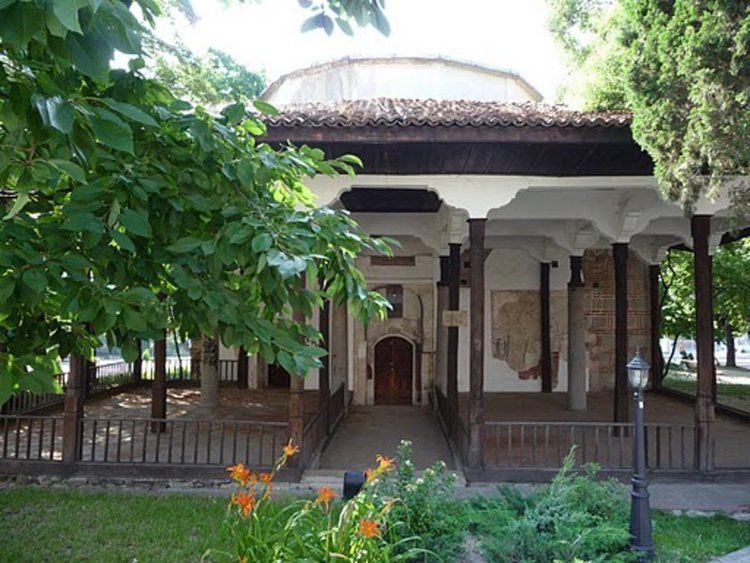 Циничен надпис на Куршум джамия разгневи ДОСТ
