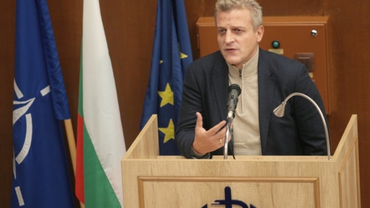 Плащаме за карта, ако откажем пръстовия отпечатък 