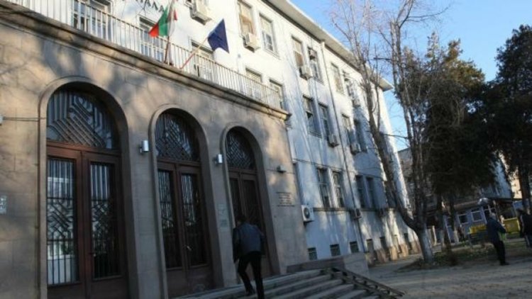 Напрежение пред пазарджишкия съд заради убитото възрастното семейство