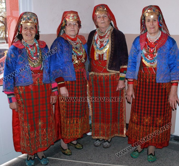 Родопски носии демонстрираха на Архангеловден в Радиево