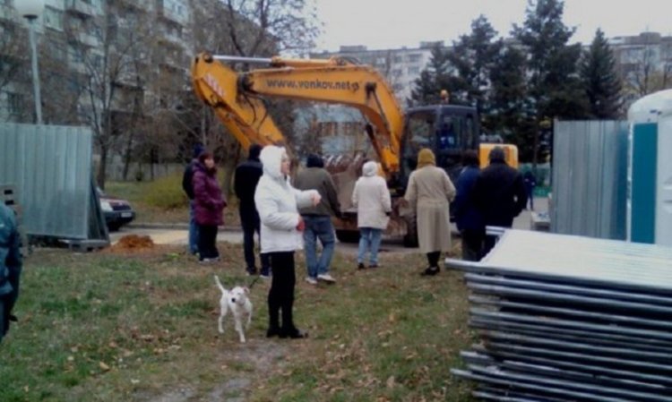 "Младост" отново протестира, но строежът продължава