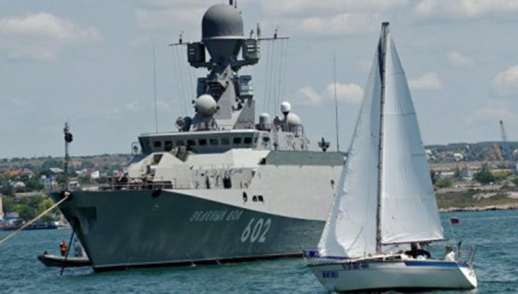 Русия разполага бойни кораби край Крим