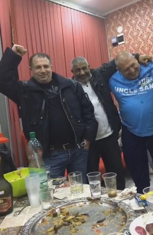 Фенове на Муса празнуват след ужаса в Берлин  