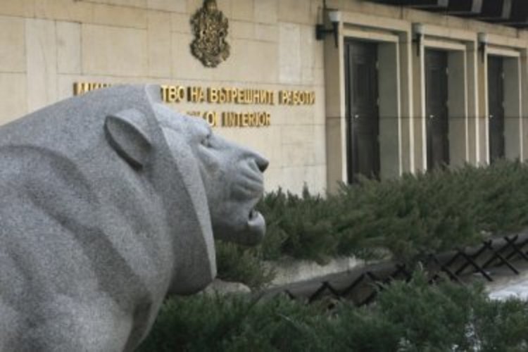 Служители на МВР са на път да се разделят с привилегиите си
