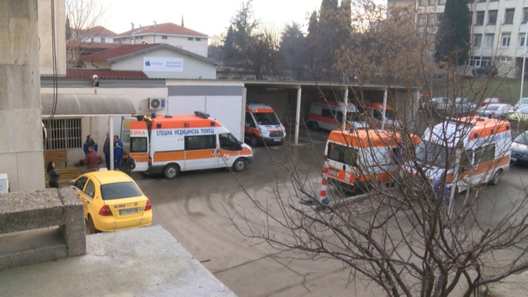 Разпоредиха пълна мобилизация на болници и спешни центрове