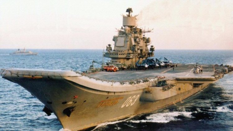 Самолетоносачът ”Адмирал Кузнецов” се връща от Сирия