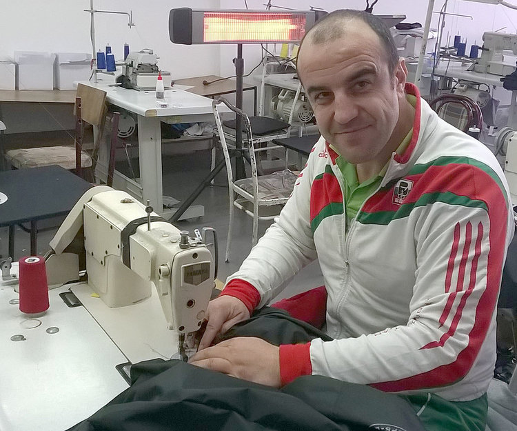 Тайната страст на шампиона по бокс Слюдата: шев, кройки, бродерии
