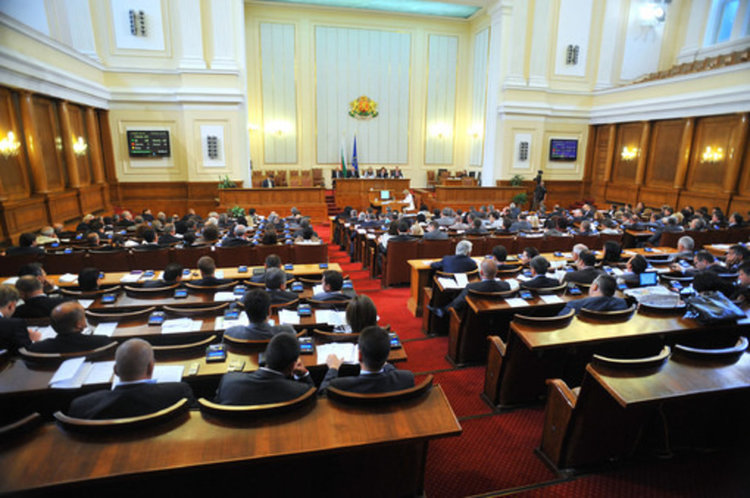 ГЕРБ предложи депутатите да не са 240, а субсидията да е 0 лева
