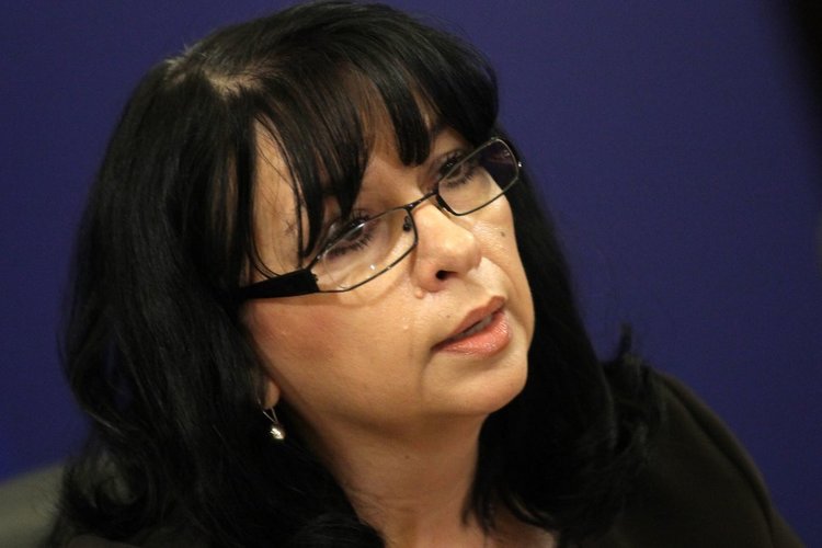 Петкова: Няма да има режим на тока, натоварването пада