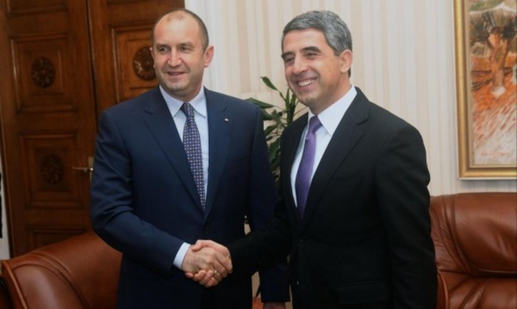 Седмицата на рокадата: ген. Радев влиза, Плевнелиев излиза