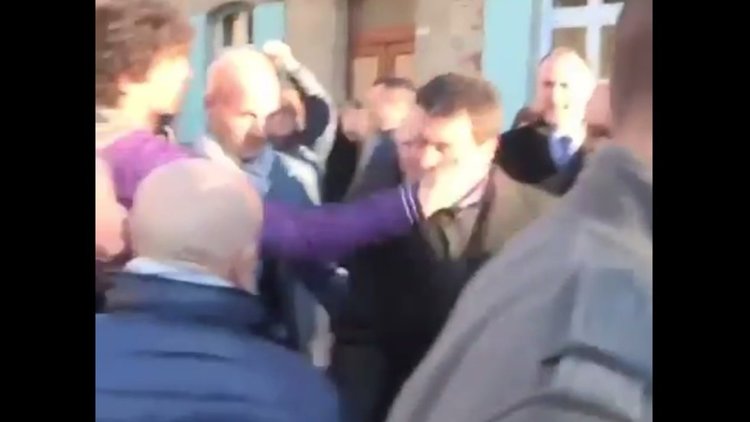 Младеж удари шамар на бившия френски премиер Манюел Валс