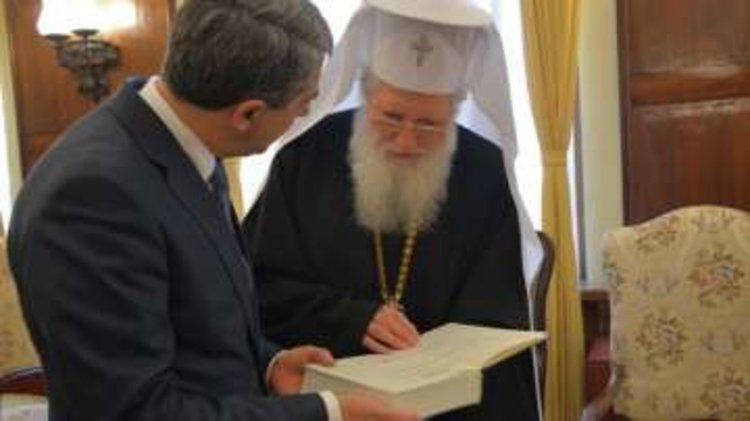 Патриархът подари на Плевнелиев икона и Библия