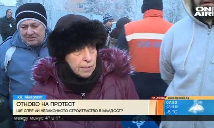Протести в "Младост": Пак застрояване, пак в градинка