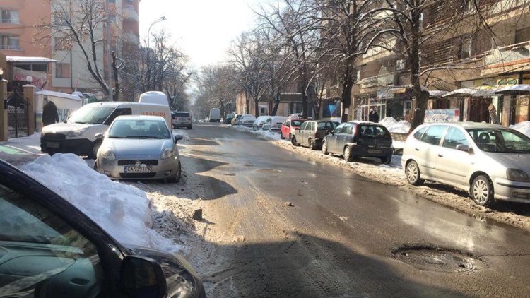 "Сурва" наближава! Къде и срещу колко ще се паркира, къде ще е забранено движението на МПС - вижте тук