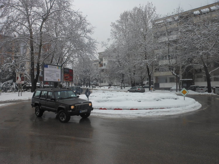 Ясна и слънчева, но студена неделя