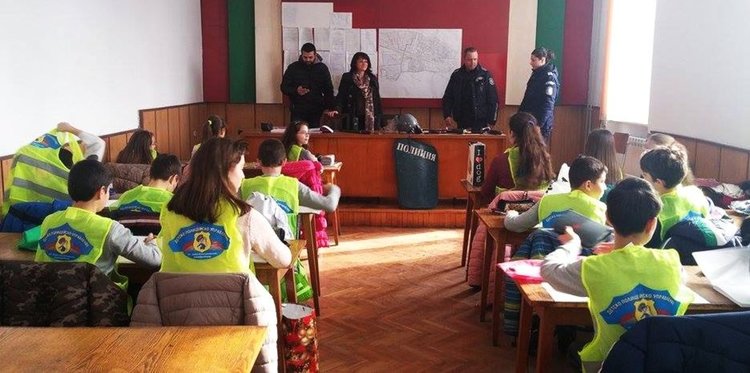 Доброволци от Детско полицейско управление посетиха РУП-Димитровград