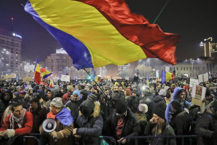 Четвърт милион румънци протестираха поредна нощ