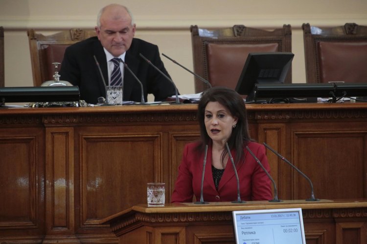 Д-р Попова: Най-важно за депутата е да е честен, работлив и откровен с хората