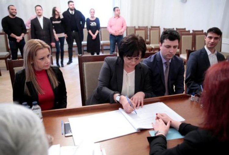 Нинова внесе 6000 подписа за "отличен 6" на изборите