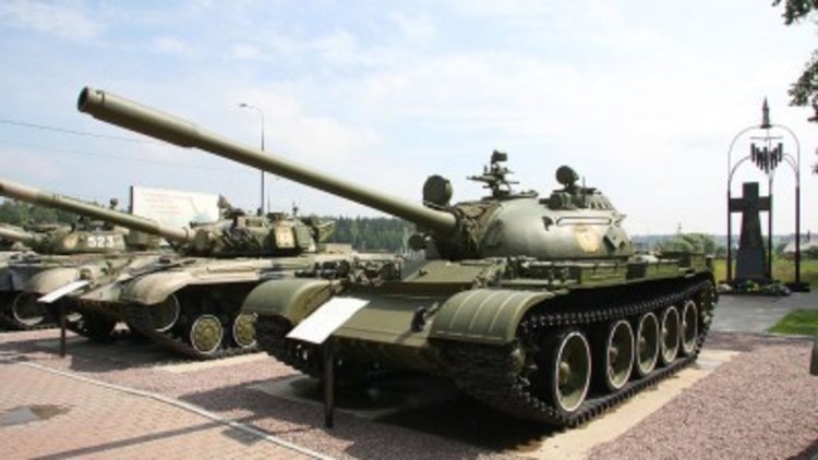 Армията ”пенсионира” 235 танка и 58 самолета