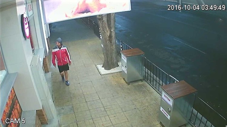 Внимание! Виждали ли сте този мъж? Напада и задига чанти на жени в Пловдив!