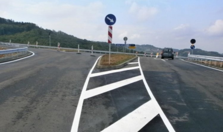 Пътищата са сухи, с поледици на отделни места