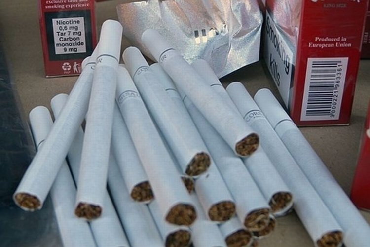 Два пъти проверяват селска бакалия, изземват цигари и алкохол
