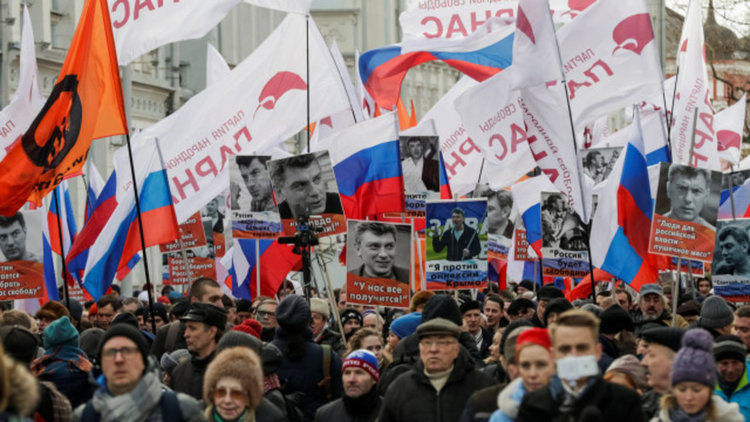 Хиляди почетоха паметта на Борис Немцов в Москва